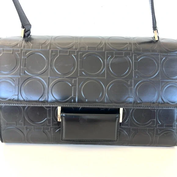 SALVATORE FERRAGAMO Black Smooth Leather Signature Gancini Pattern Shoulder Bag
